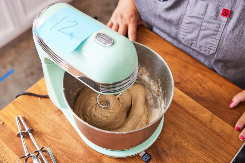 how a dough mixer works