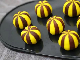 striped cookie making machine1.jpg