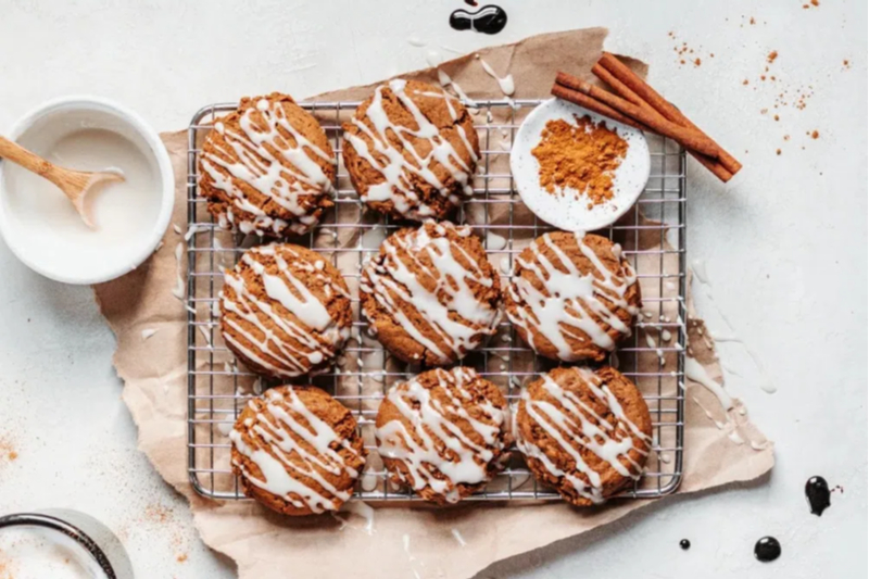 Iced Gingerbread Latte Cookies (whole wheat + dairy-free!) &mdash; Baked Greens