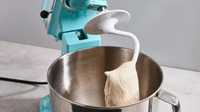 //inrorwxhoqjlln5p.ldycdn.com/cloud/lqBpqKqplmSRrlnjmpjijp/how-to-use-kitchenaid-mixer-for-dough2.jpg